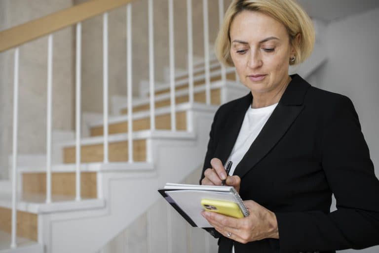 Courier delivering a parcel to a client in Sydney